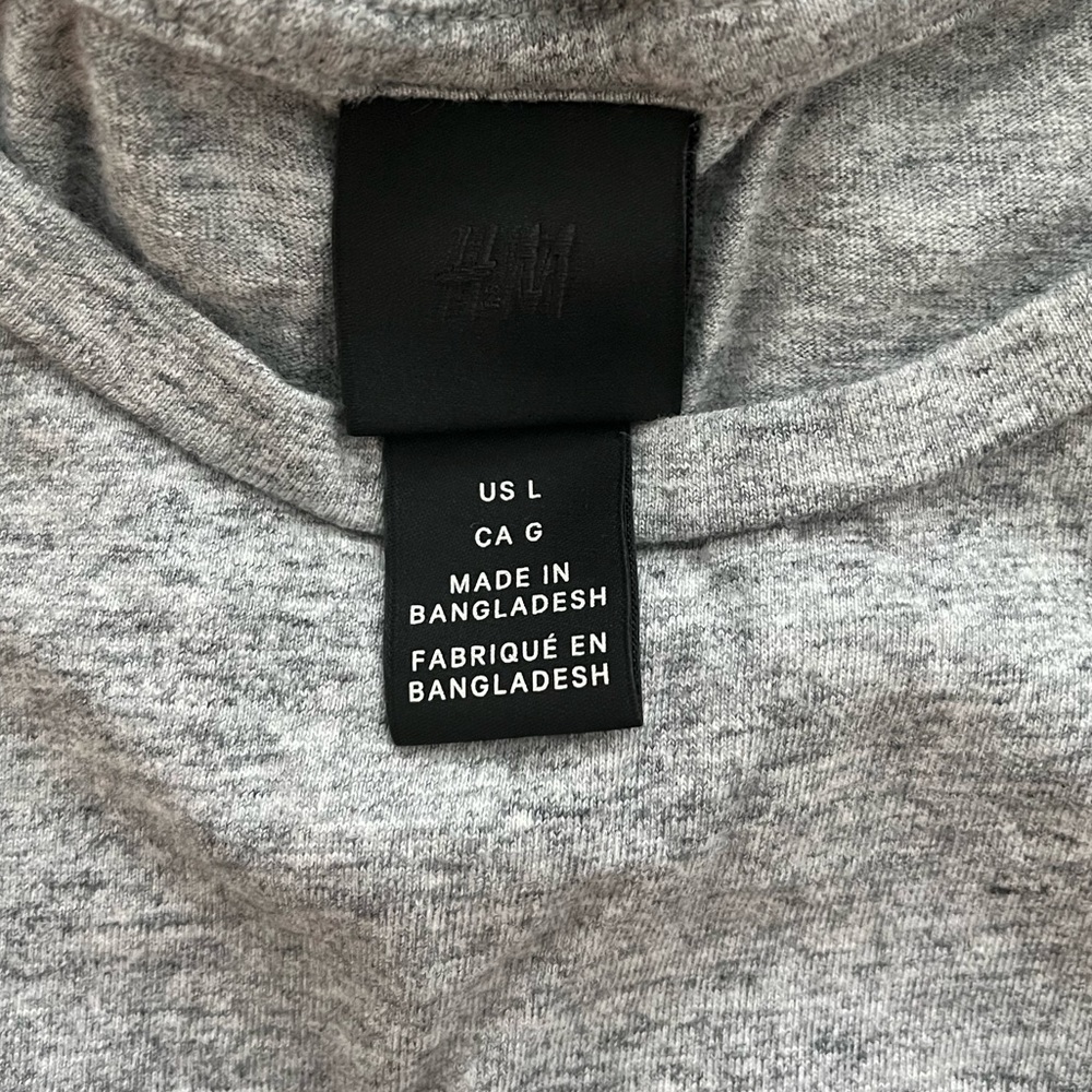 H&M Gray Tee w/ Black Pocket - Picture 3 of 4